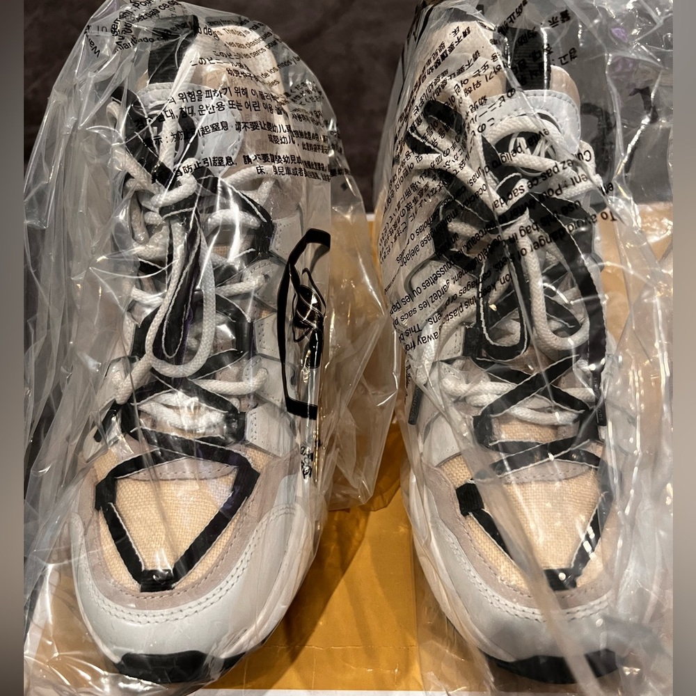 Brand New Michael Kors Sneakers U.S. 7.5